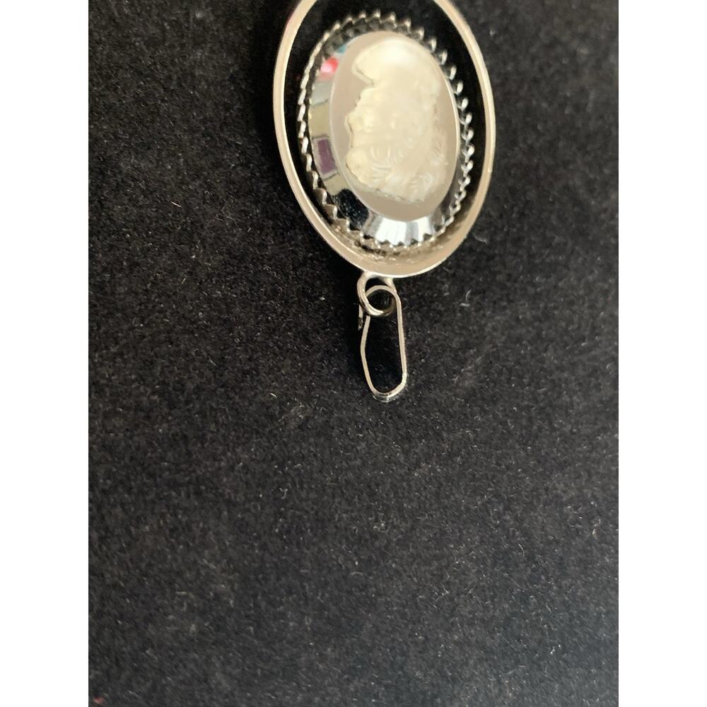 Vintage Silver Tone Cameo Pendant White Oval Elegant - Picture 5 of 9